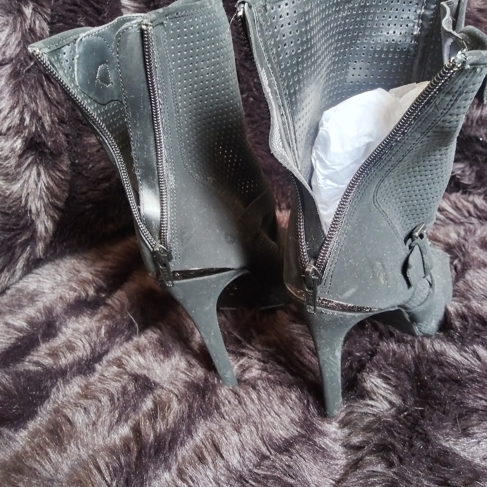 Boots - Picture 2 of 7